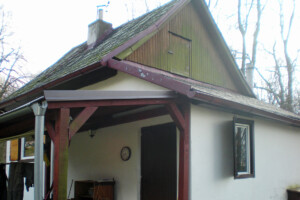 Chata, bývalá kaplička.
